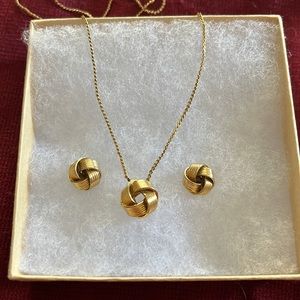 Vintage Love knot- gold toned necklace with matching earrings EUC
